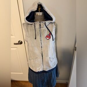 Antigua Cleveland Indians Gray Hooded Vest with Chief Wahoo